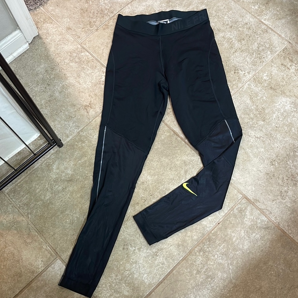BNWOT Nike Pro Leggings